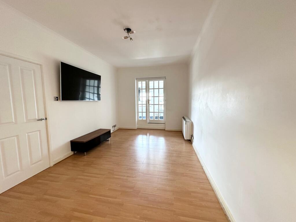 Apartment in Chelmsford - View 3