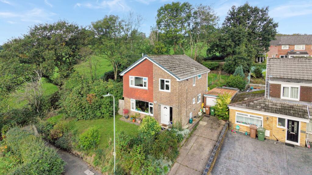 4-bed detached on Pembroke Court, Caerphilly, CF83, £375,000