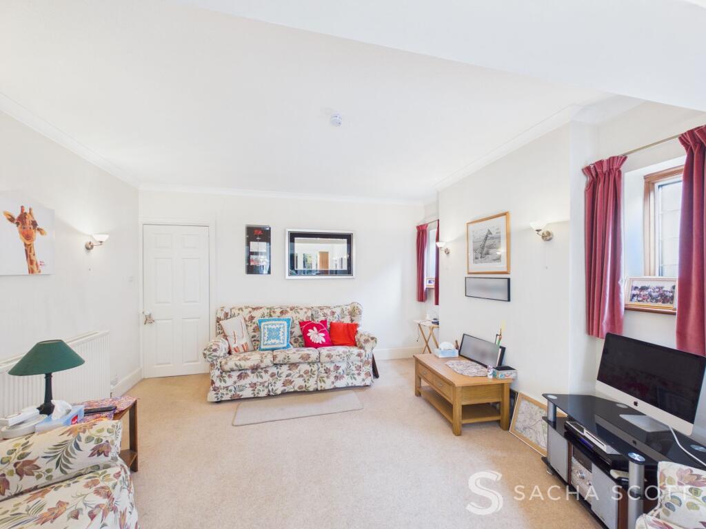 Windmill Avenue, Epsom, KT17 photo 4