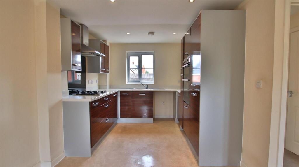 House in Gloucester - View 5