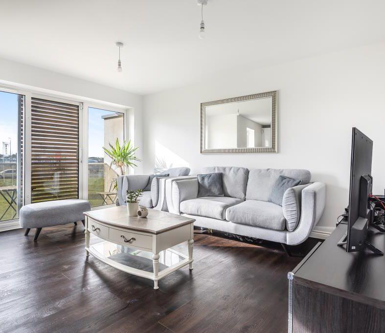29 Pondecroft, Aylesbury, Buckinghamshire, HP18 0FS photo 2