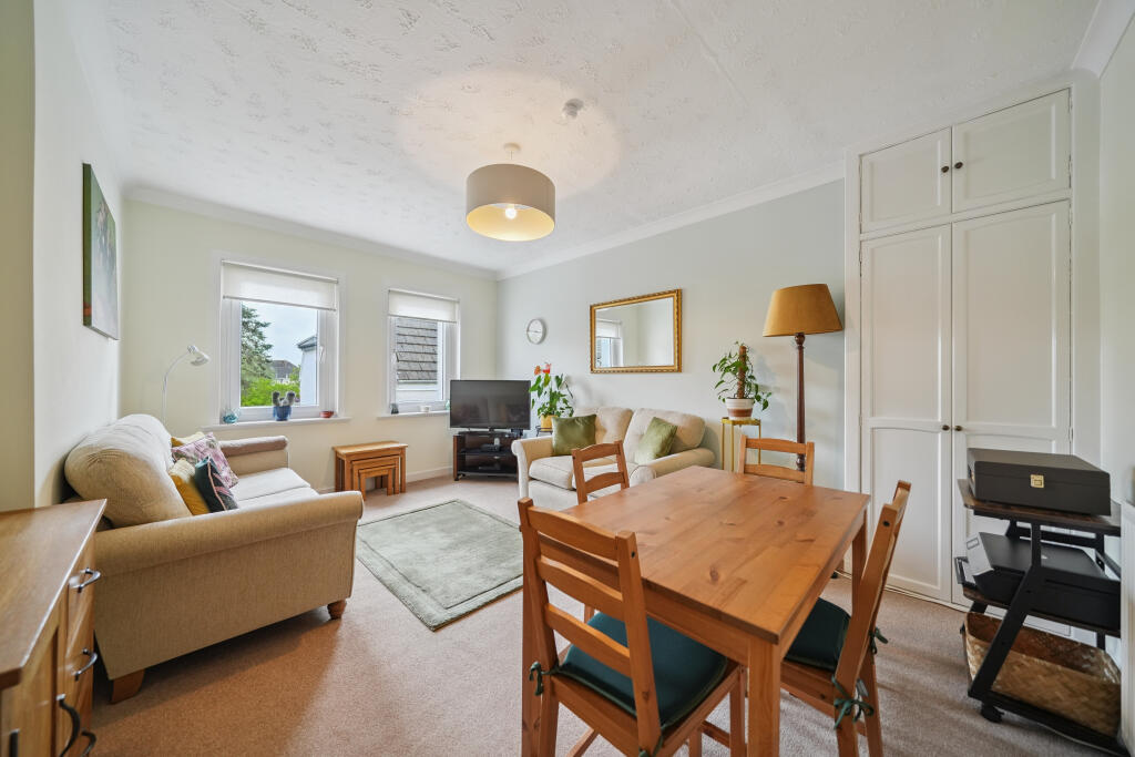 Apartment in Busby, Mansefield, Stamperland - View 4
