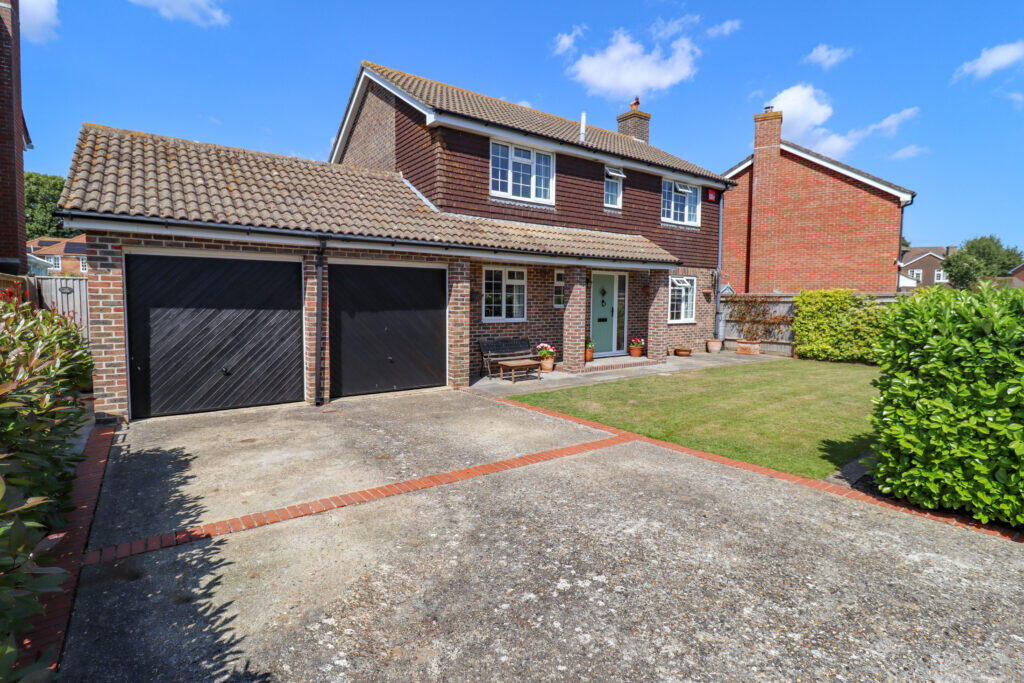 4-bed detached on Meadow Close, Hayling Island, £590,000