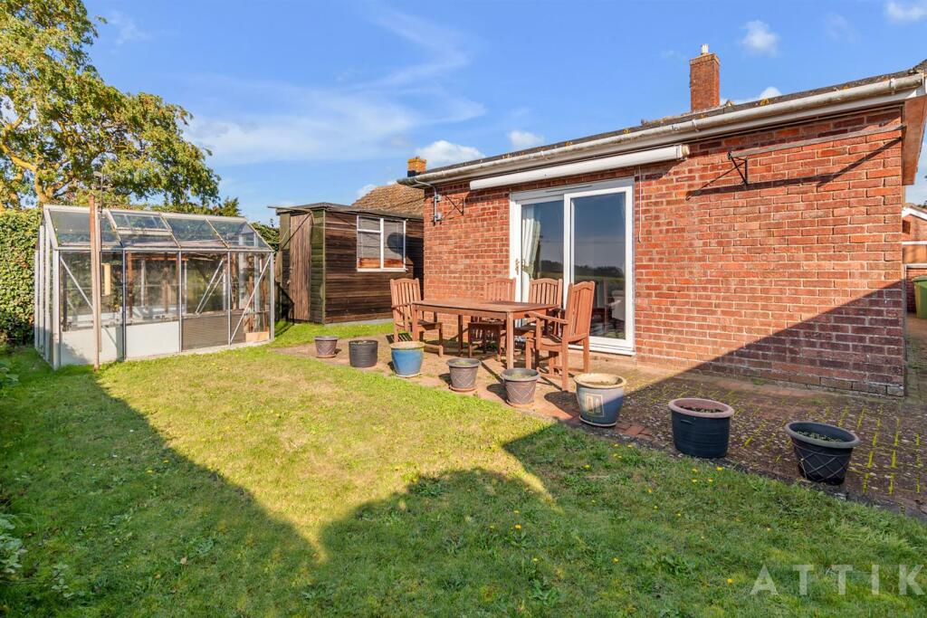 Kennedy Close, Halesworth photo 3