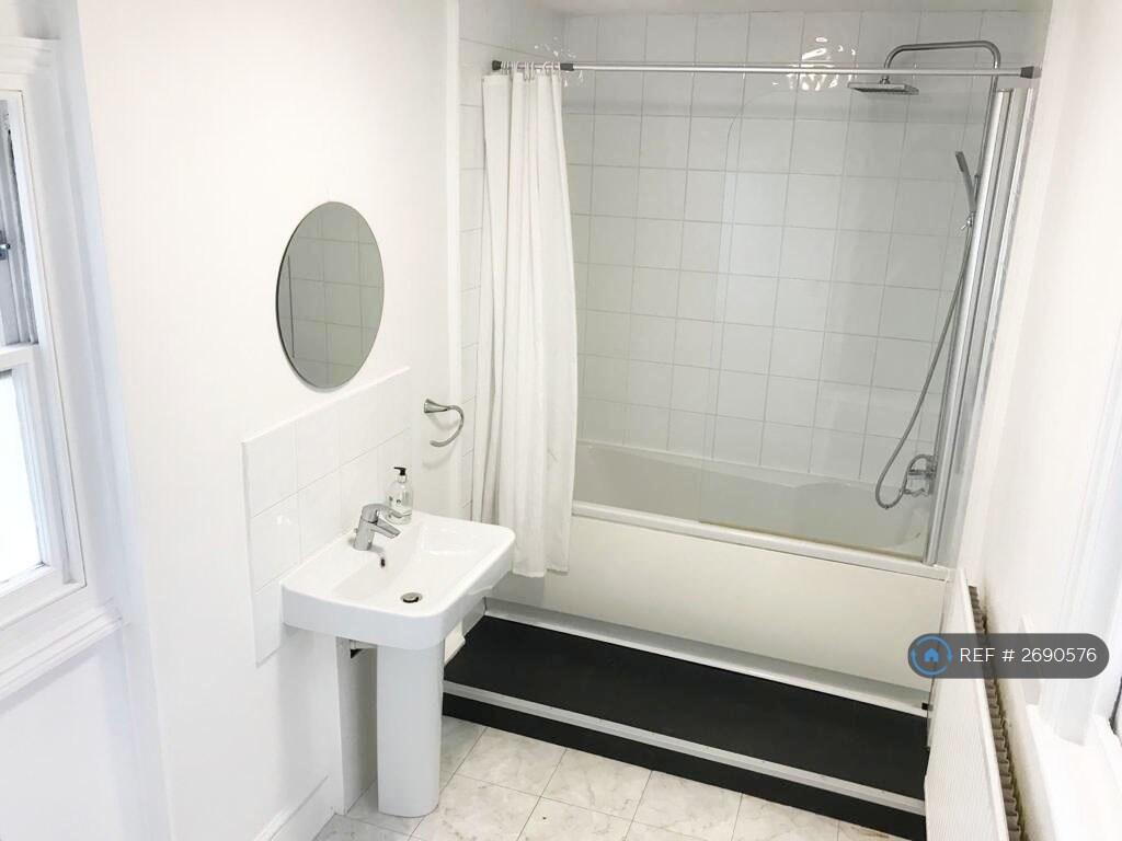 1 bedroom house share for rent