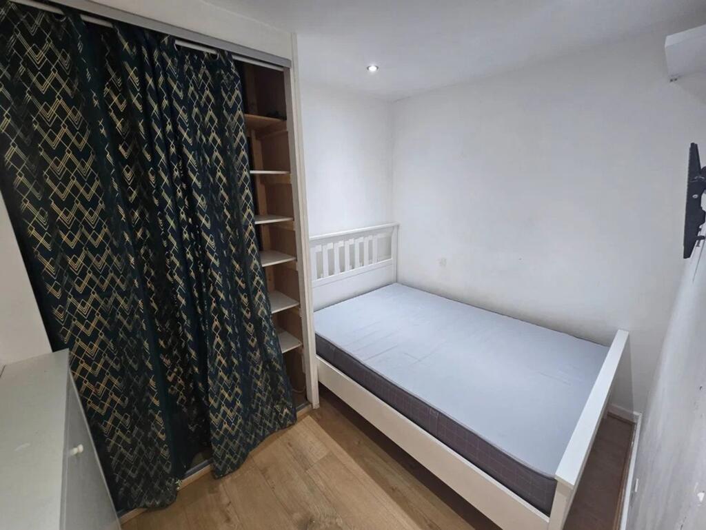Apartment in Swansea - View 5