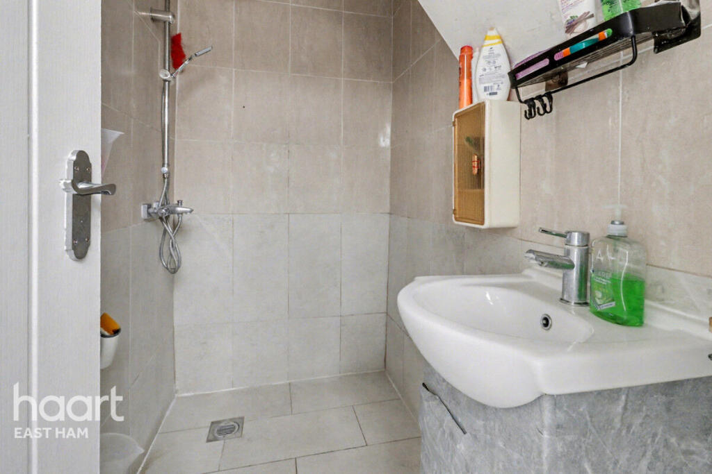 Apartment in London, East Ham - More