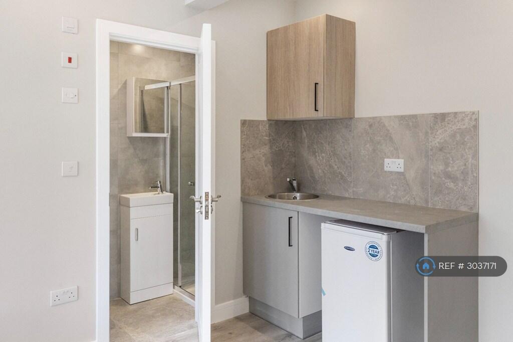 Apartment in London, Edgebury, Eltham - More