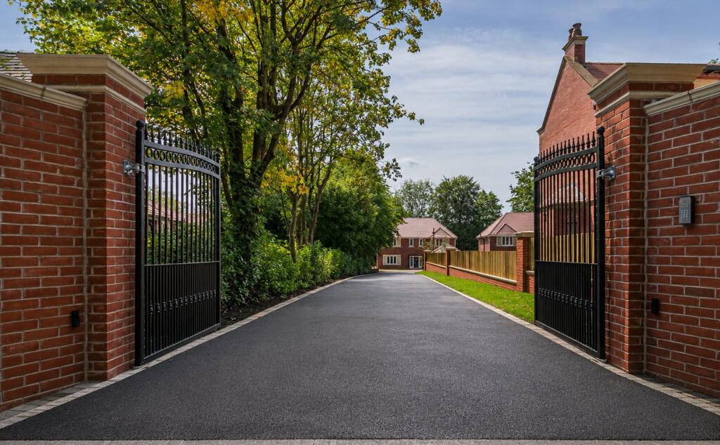 House in Rochdale, Greater Manchester - View 4