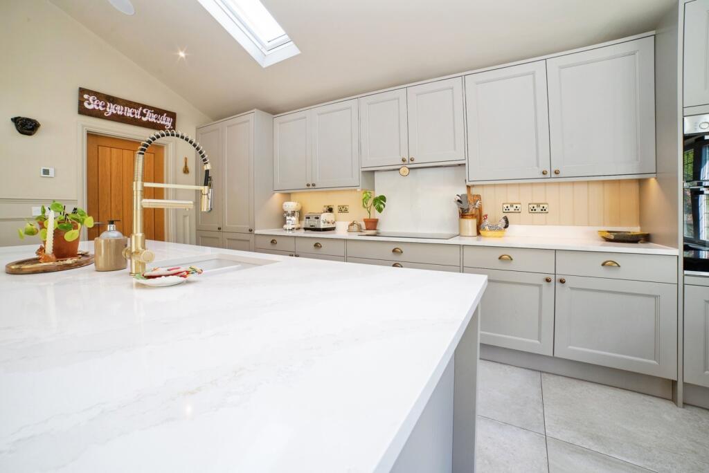 House in Ashfield, Hucknall - More
