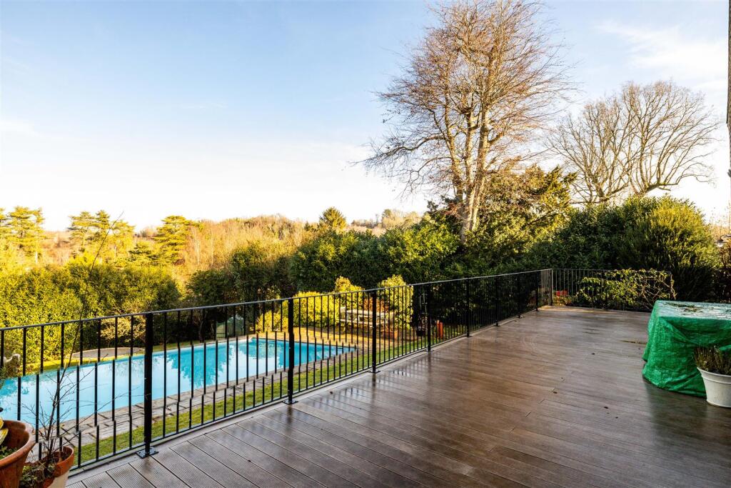 House in Reigate and Banstead, Surrey - View 4