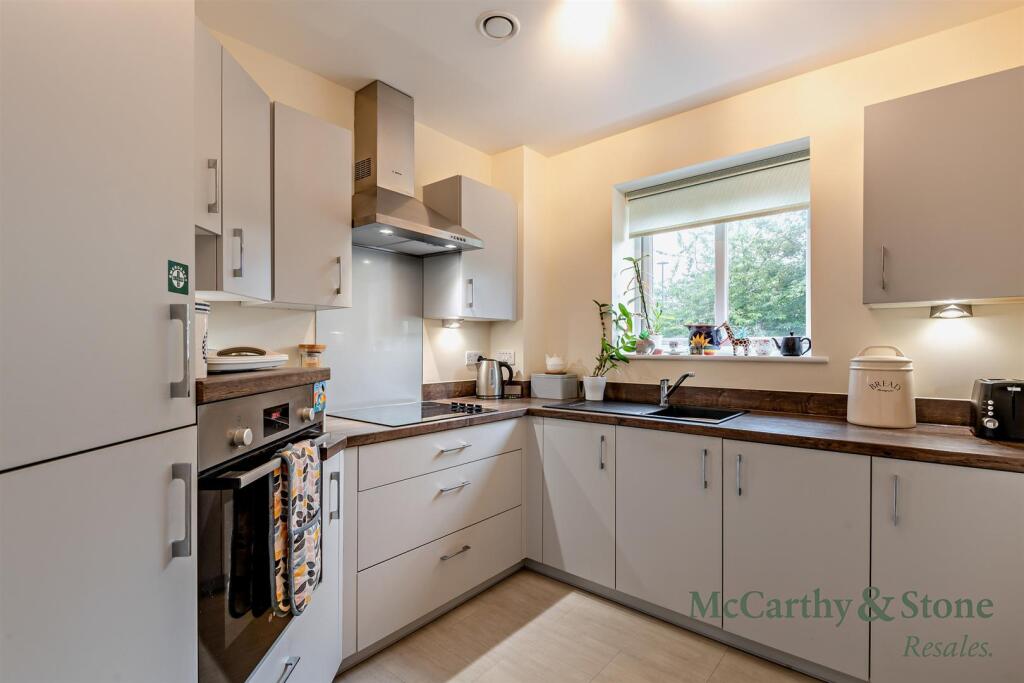 Apartment in Canterbury - View 4