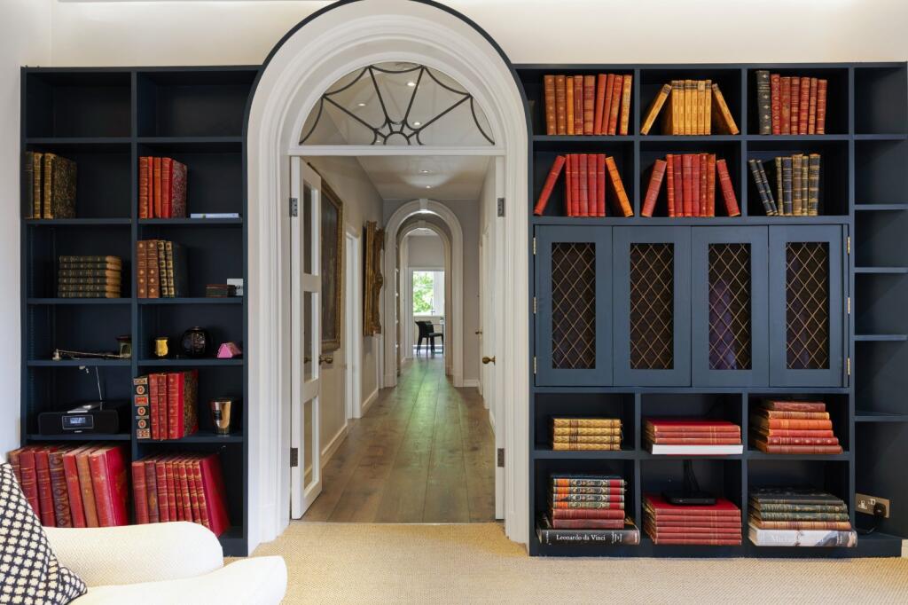 Main image of property: Cheyne Court, Chelsea, London