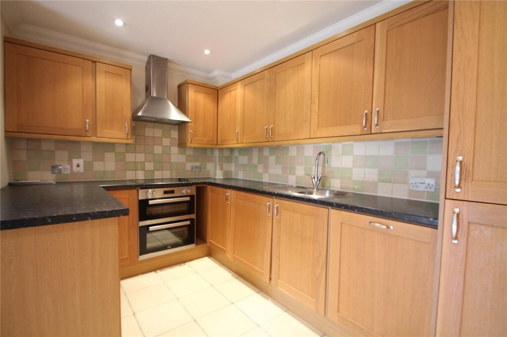 Apartment in Reading - View 3