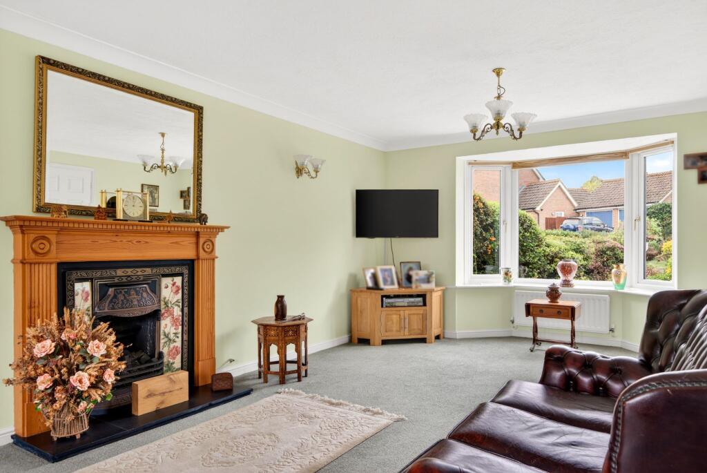 Masons Way, Codmore Hill, RH20 photo 3