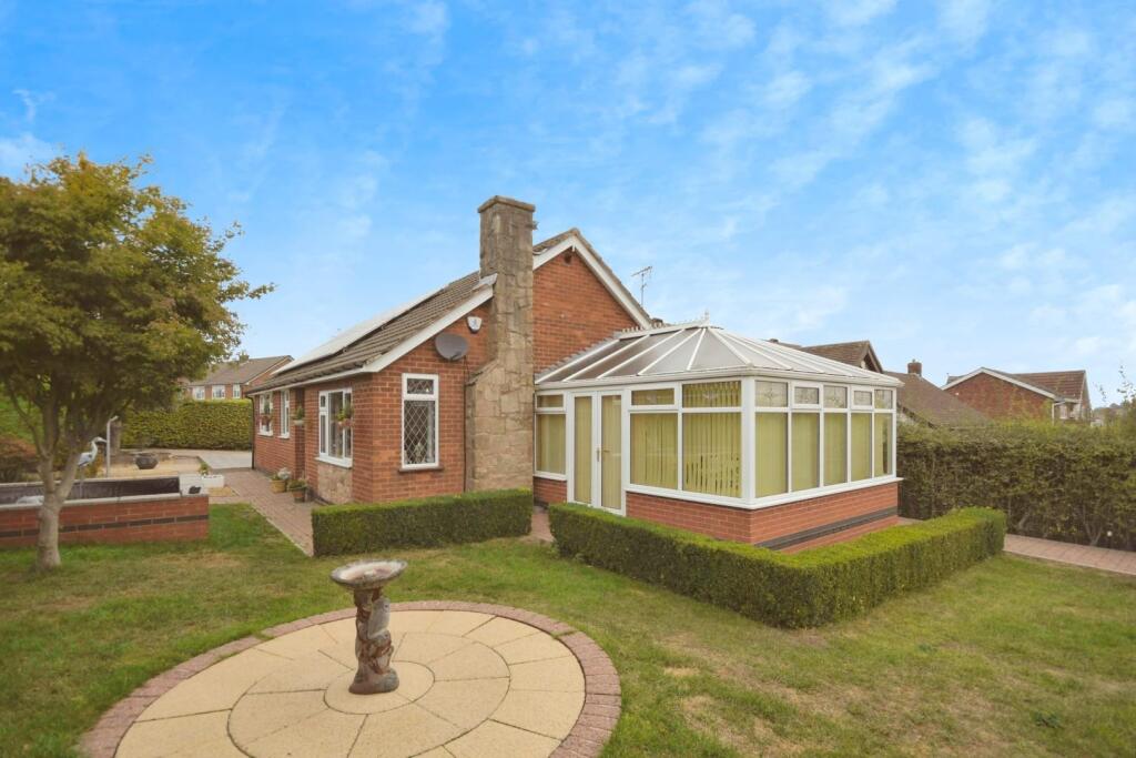 4-bed detached on Elvin Way, New Tupton, Chesterfield, S42 6EG, £350,000