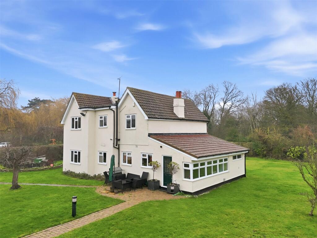 Main image of property: Lincoln Road, Rochford, Essex, SS4