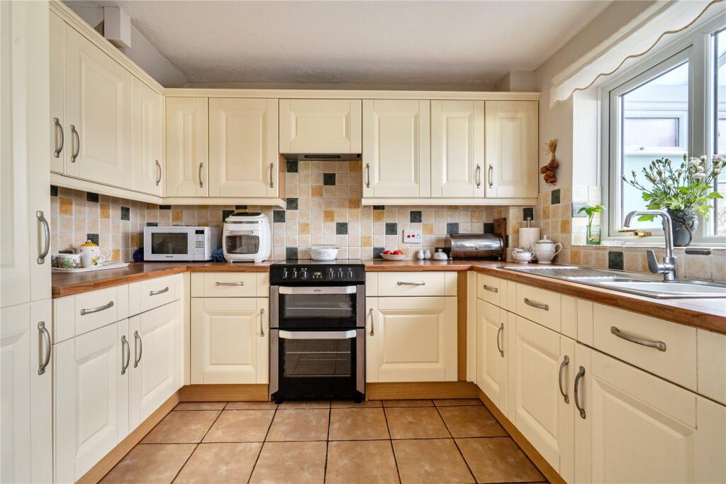 House in Devizes, Wiltshire - More
