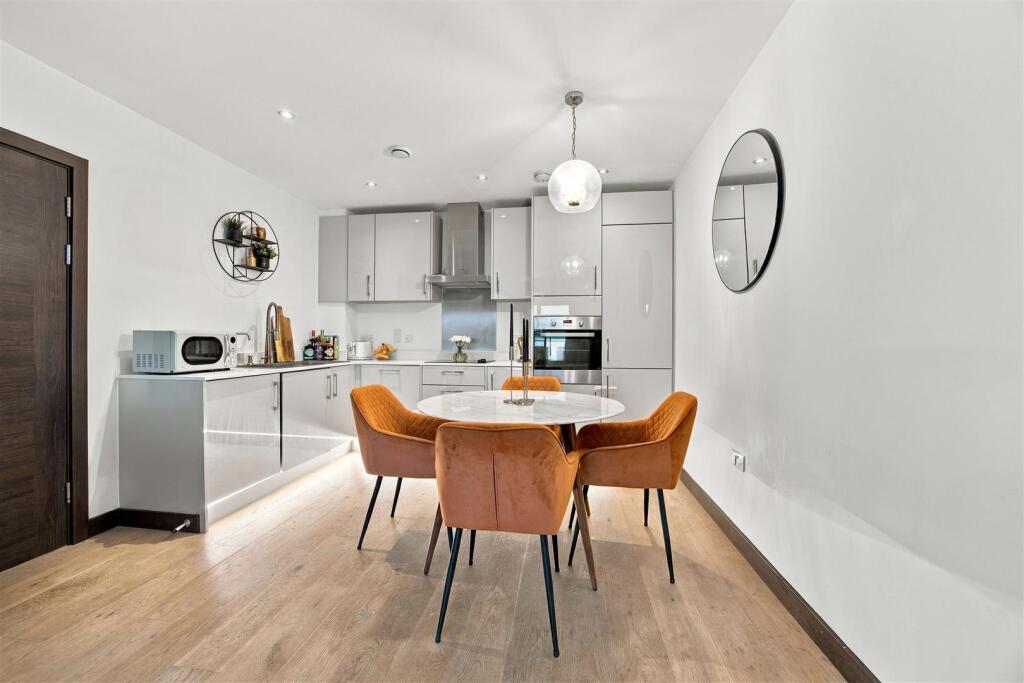 Apartment in Denham Green, Denham - View 3