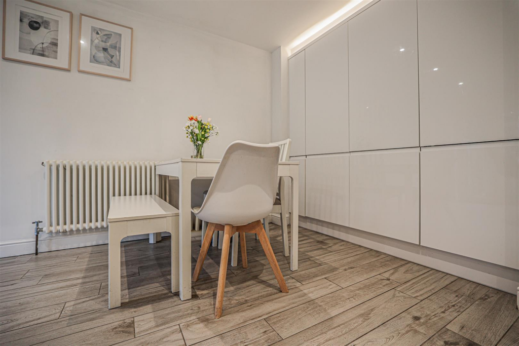 House in Dacorum, Hertfordshire - More