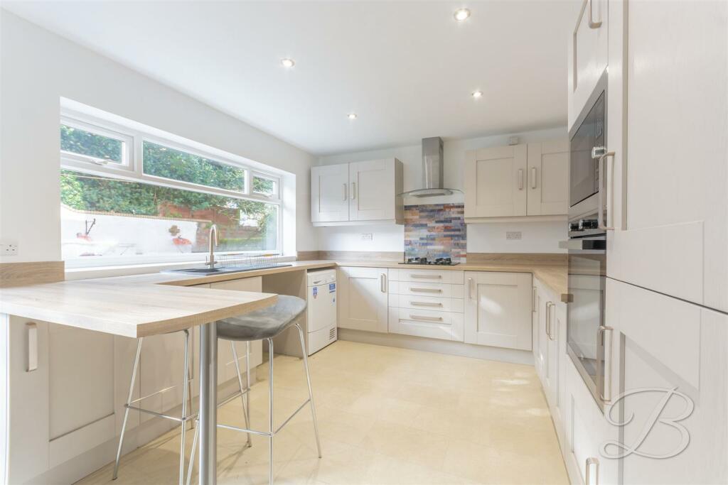 House in Mansfield, Forest Town - View 4