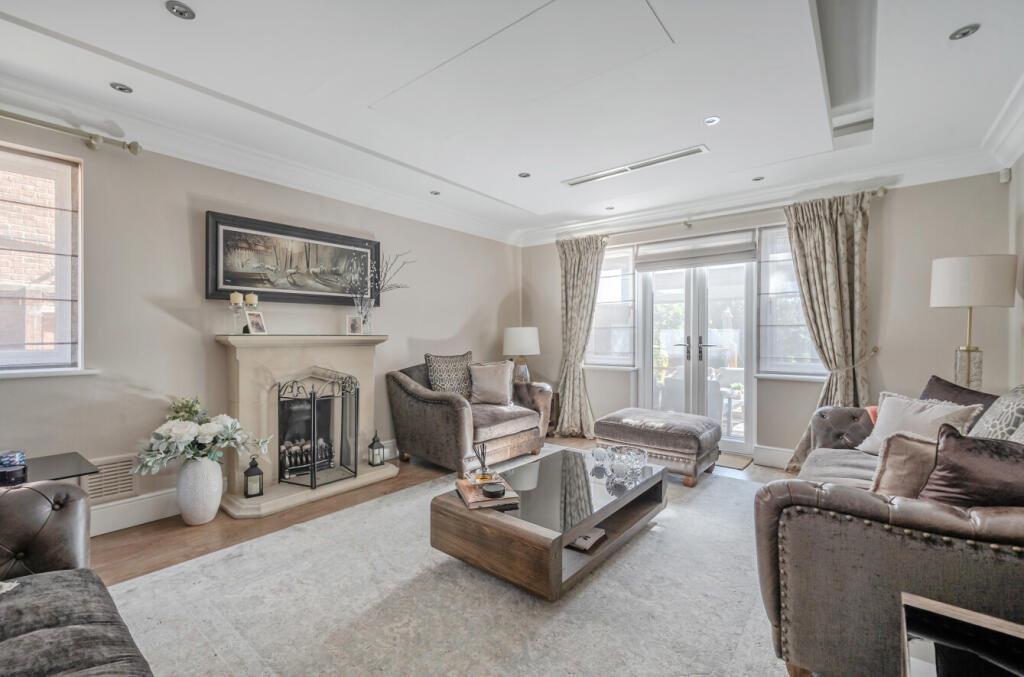 House in White Waltham, Windsor and Maidenhead - View 3