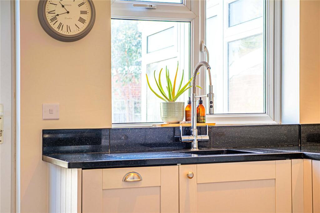 House in Luton - View 4