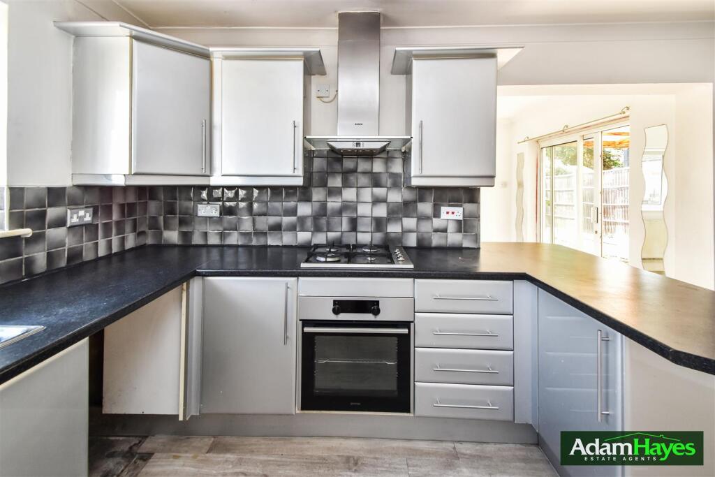 House in London, Oakleigh Park, Brunswick Park - More