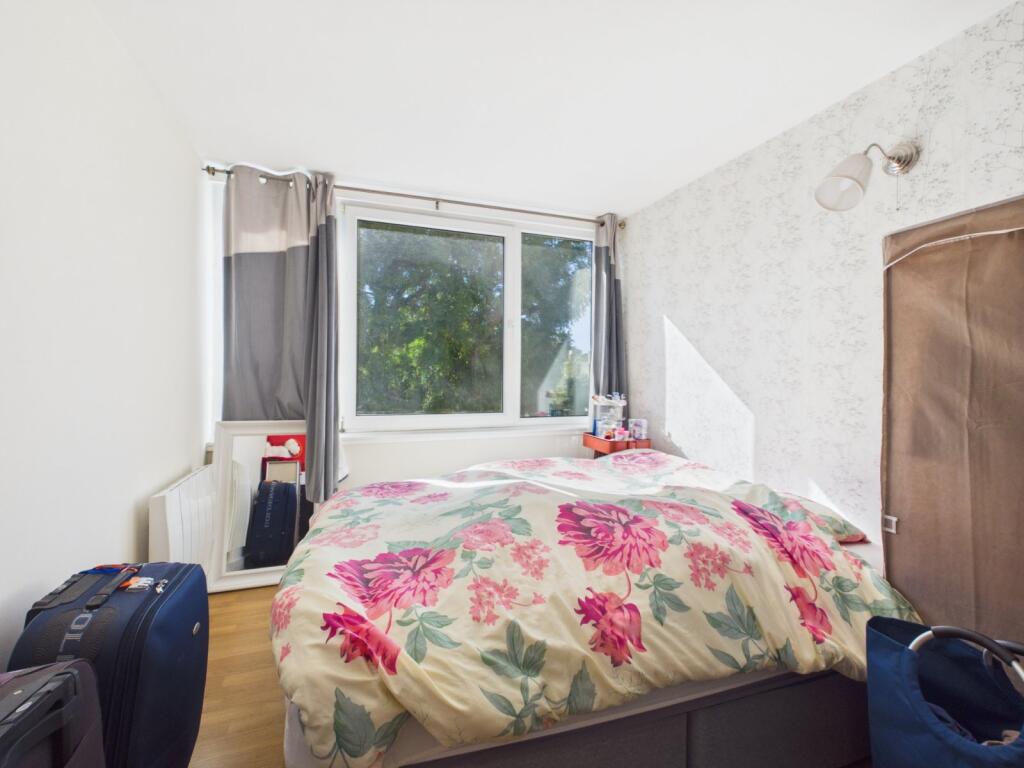 Apartment in Slough - View 5