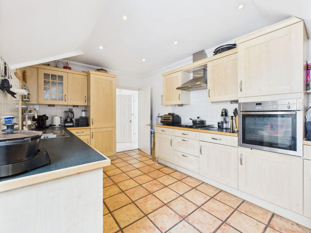 Potters Place, Horsham, West Sussex. - View 4