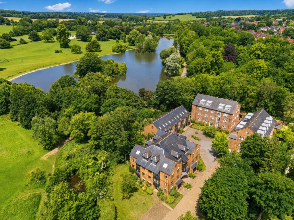 2-bed flat on Abbey Mill Lane, St. Albans, Hertfordshire, AL3, £450,000