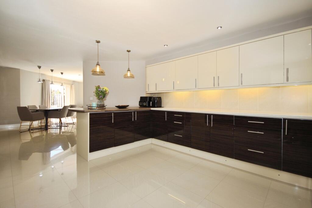 House in Warwick, Whitnash - View 5