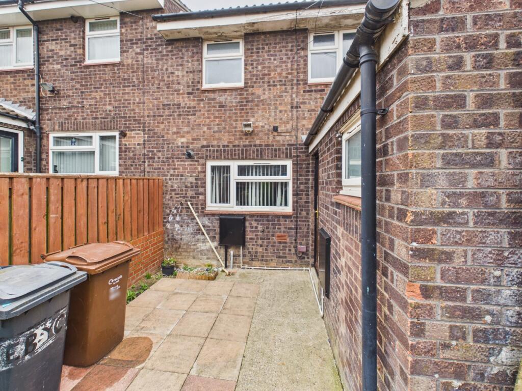 Main image of property: Rauceby Close, Hull, HU7 3DZ