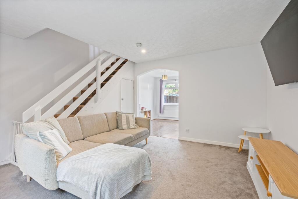 House in Mid Calder, Craigshill - View 4
