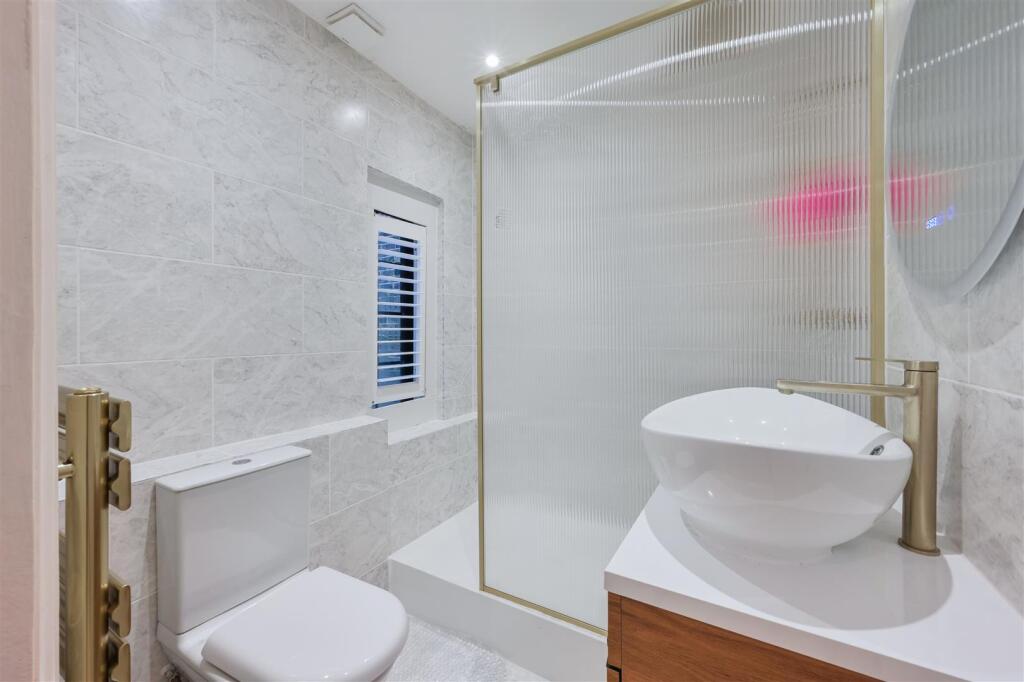 Apartment in Epsom - View 4