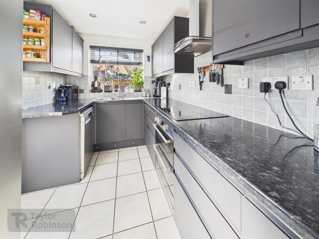 House in Crawley, Broadfield - View 4