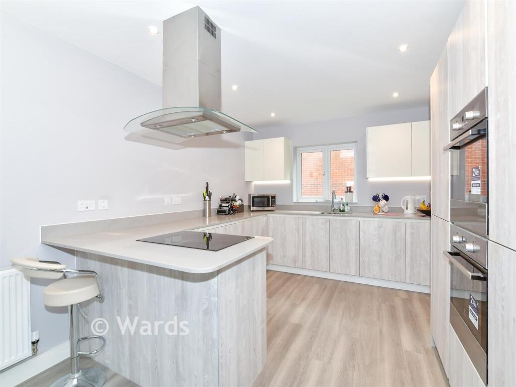 4-bed detached on Ruton Square, Kings Hill, West Malling, Kent, £525,000