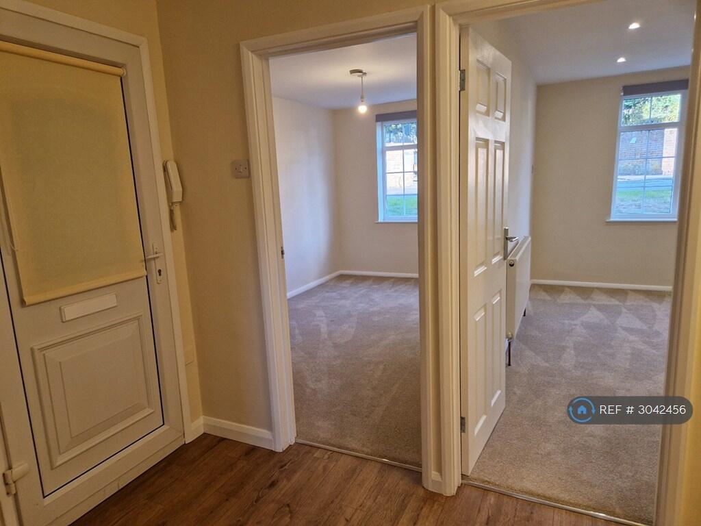 Apartment in Hemel Hempstead - View 4