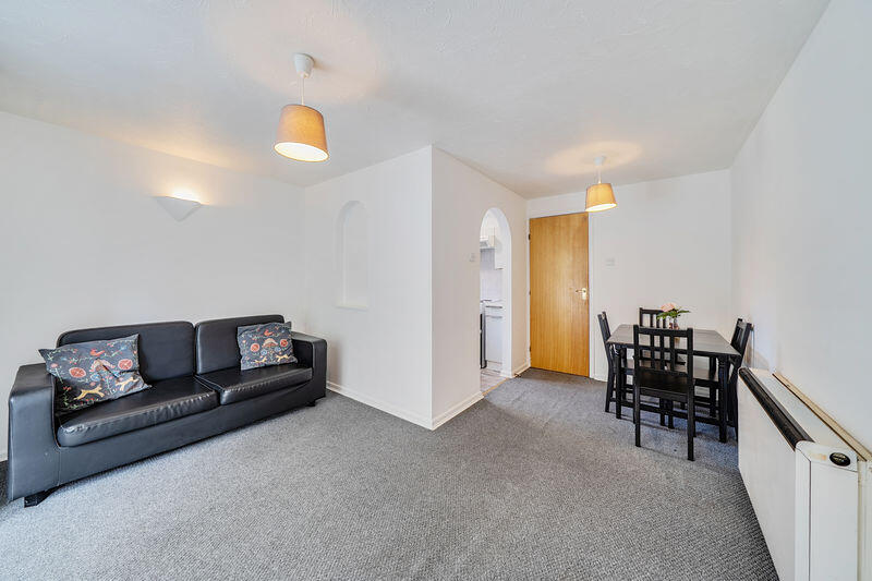 Apartment in Southall - View 5