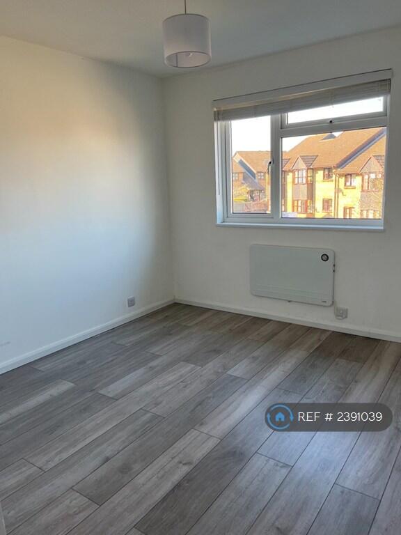 Apartment in St Albans, Sandridge - More