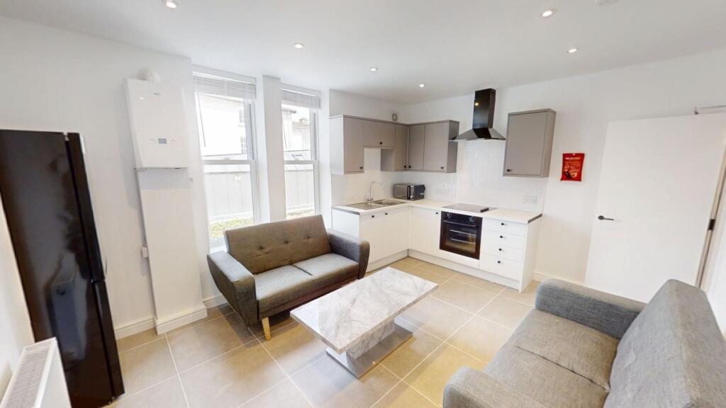 5 bedroom terraced house for rent