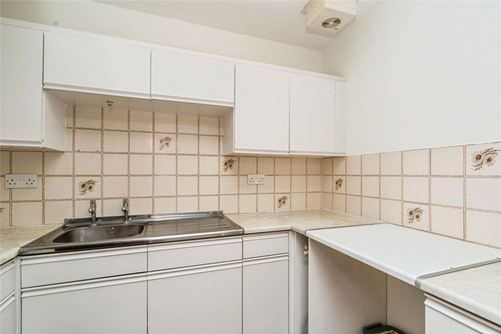Cedar Court (Addlestone), Addlestone photo 3