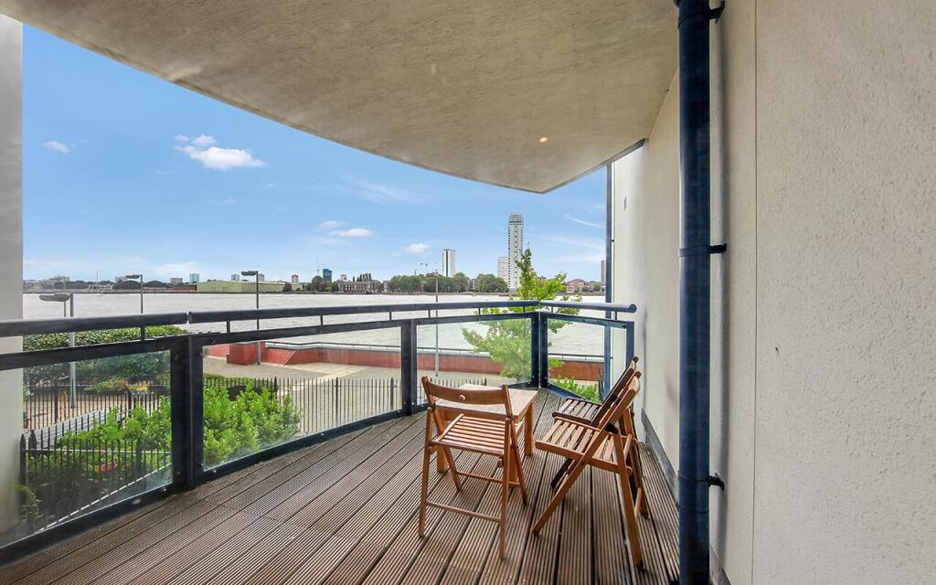 Main image of property: Nova Building, Newton Place,Canary Wharf,  Tower Hamlets, London