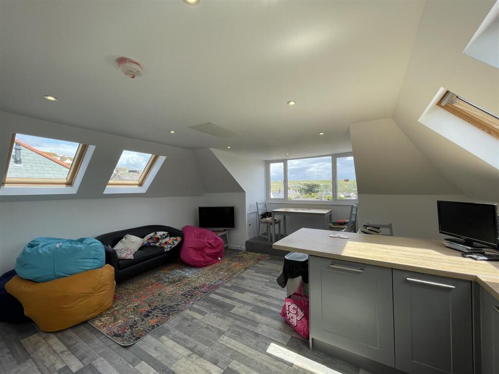 Upper Hillcrest, Perranporth photo 4