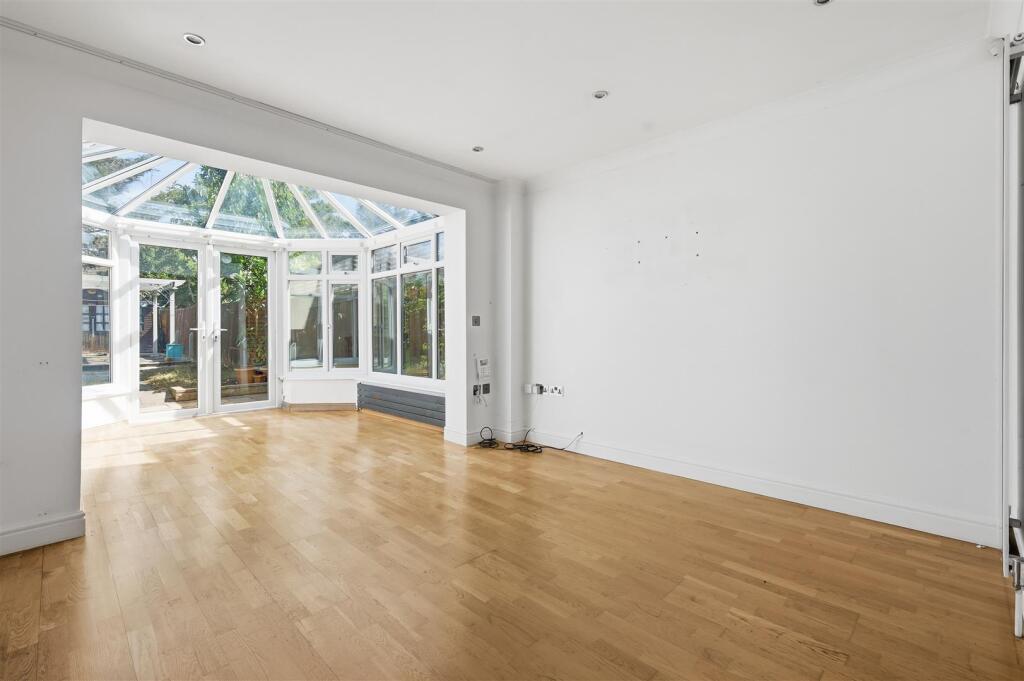 Albany Road, Enfield – pohled 4