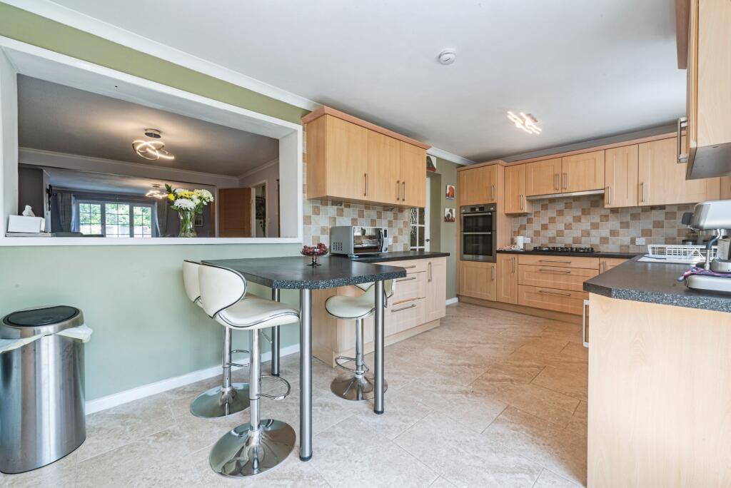 Wenlock Way, Thatcham, RG19 photo 3
