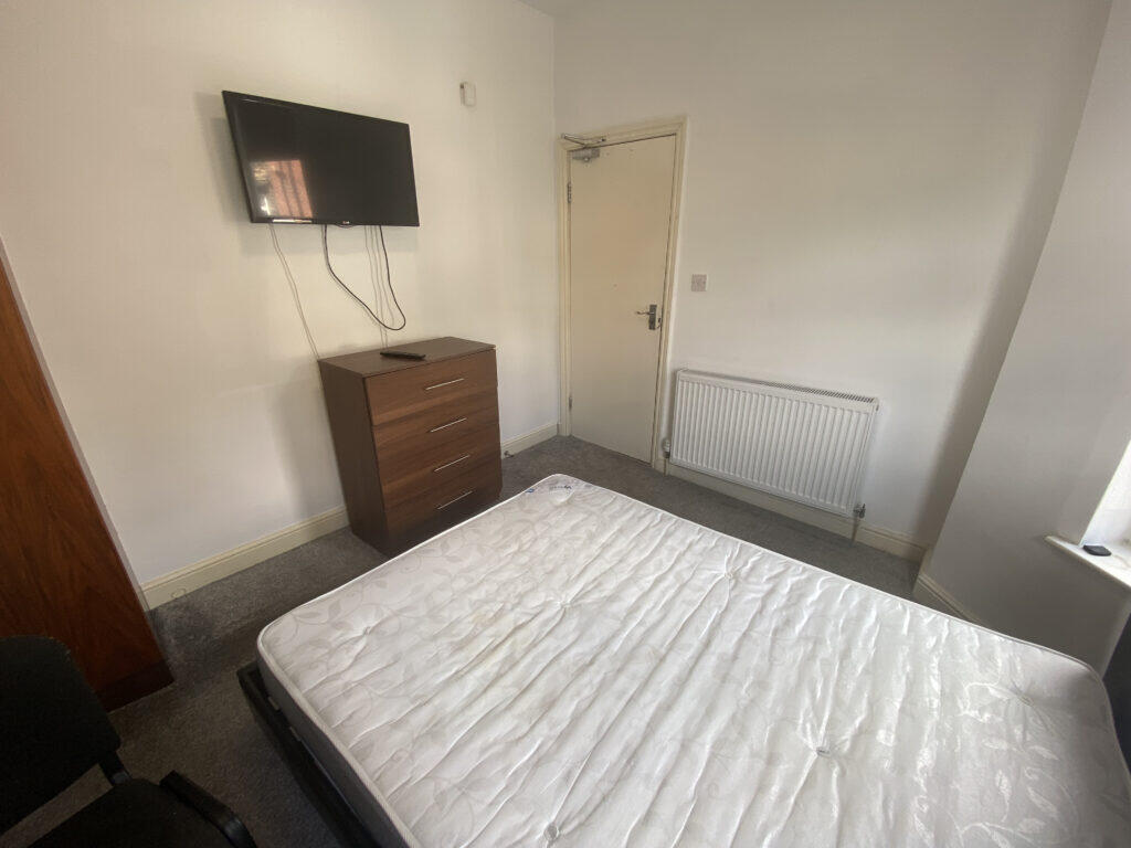 6 bedroom terraced house for rent