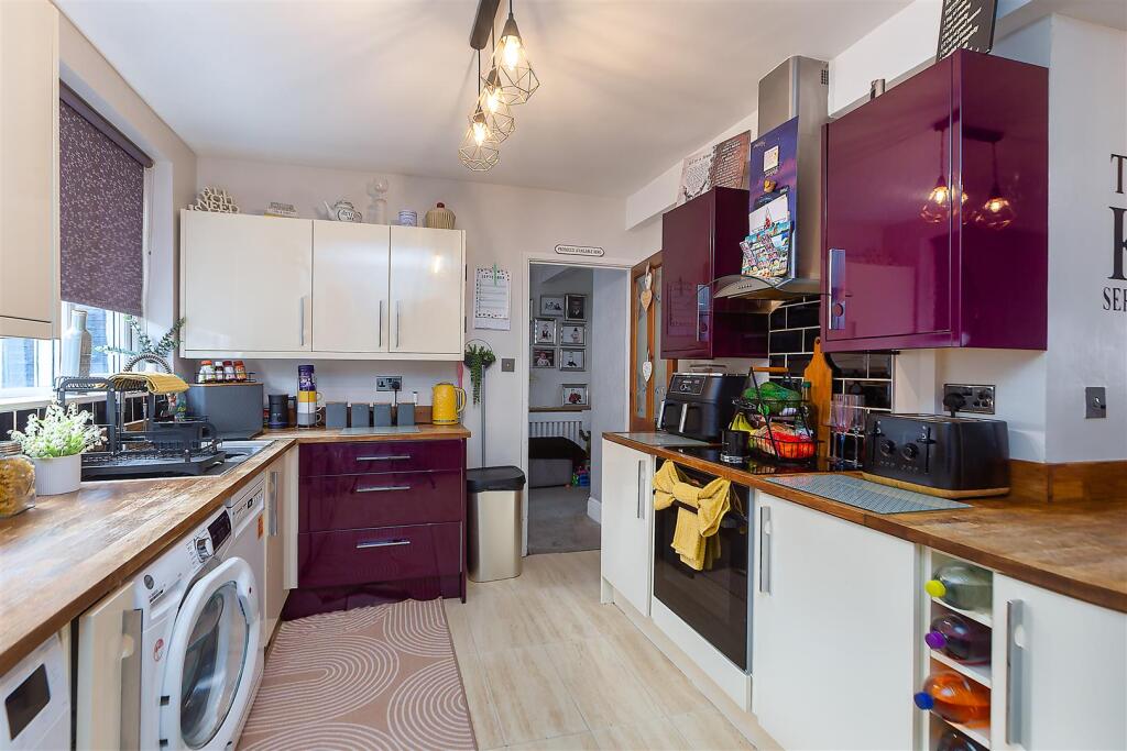 House in Lancaster, Ridge Estate, Bulk - View 4