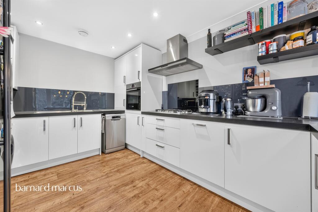 Apartment in Croydon - View 4