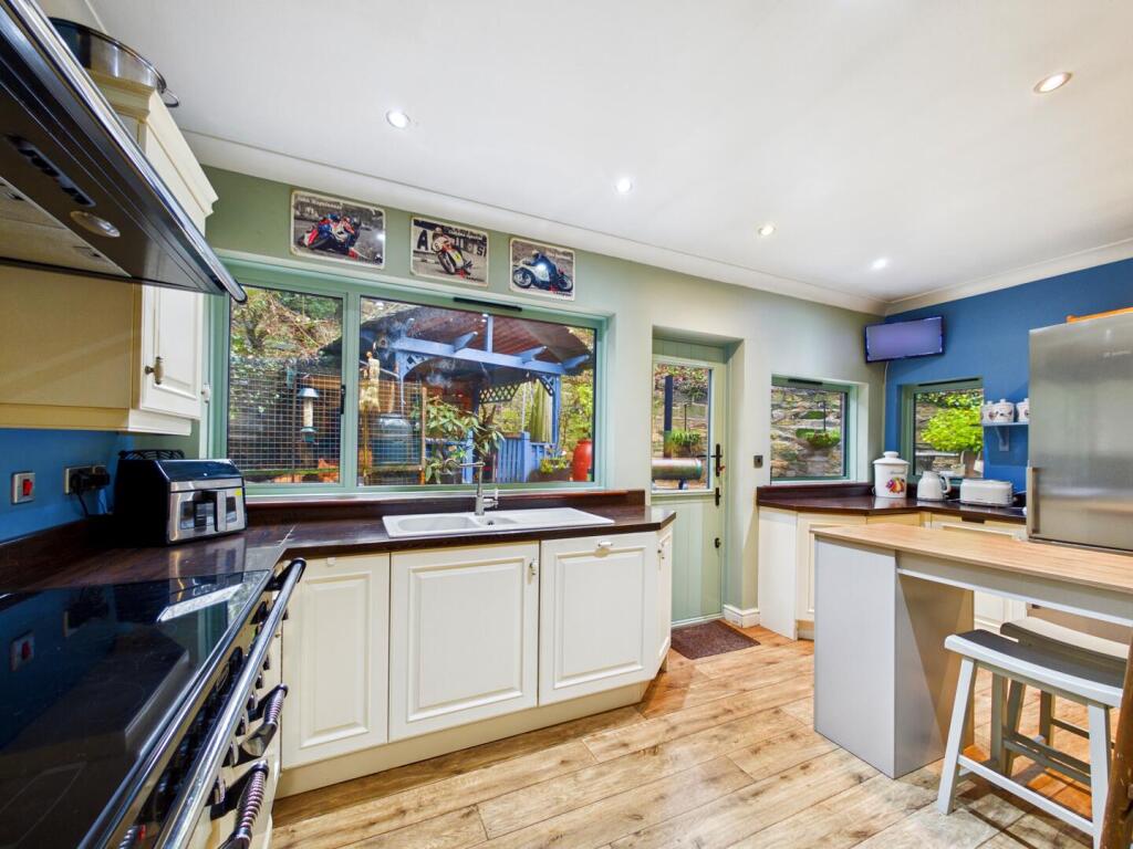 House in Wakefield - View 4
